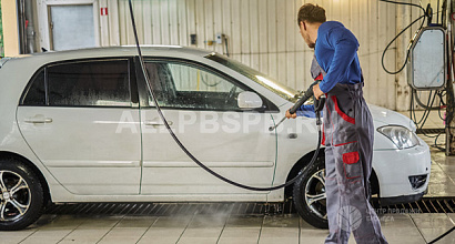 Автомойка на оживленном Ленинском проспекте