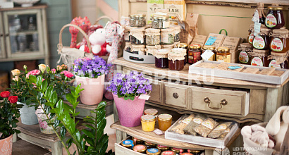 Магазин цветов в густонаселенном жилом комплексе