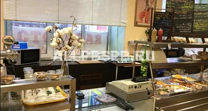 Столовая в проходном месте у м.Электросила с постоянными клиентами