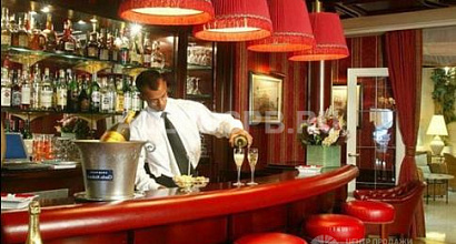 Кафе-бар в месте с высокой проходимостью