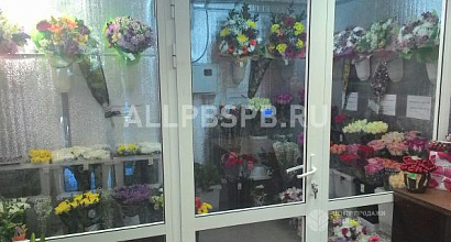 Готовый бизнес  цветочный магазин с высокой проходимостью 