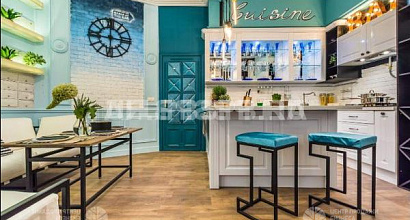 Кафе в центре города, работает 5 лет