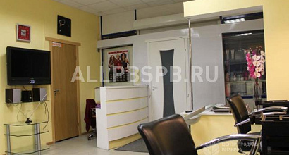 Готовый бизнес  салон красоты в тц, 10 лет