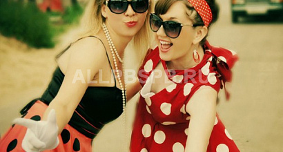 Магазин одежды в стиле ретро с большим количеством постоянных клиентов