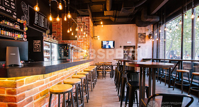 Крафтовый бар в прикассовой зоне супермаркета Перекресток