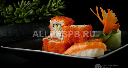 Работающий суши-бар на фудкорте в ТРК