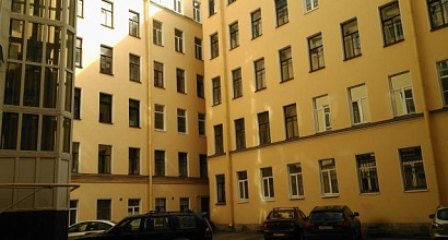 Продается квартира на 1 этаже 77 кв.м с отдельным входом во дворе