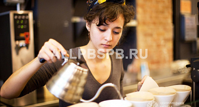 Просторная кофейня у метро Елизаровская