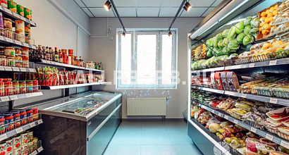 Продуктовый магазин в Петроградском районе