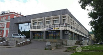 Двухэтажное здание на Васильевском острове