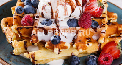 Кафе с йогуртами и вафлями известного бренда в крупном ТРЦ