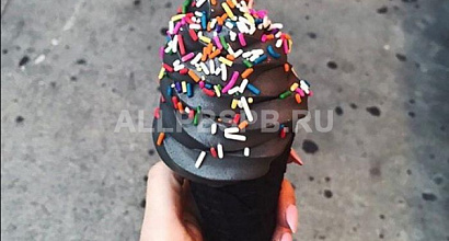 Точка с хэнд-мейд мороженым и напитками в центре города