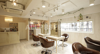 Прибыльный салон красоты в зоне интенсивного пешеходного трафика