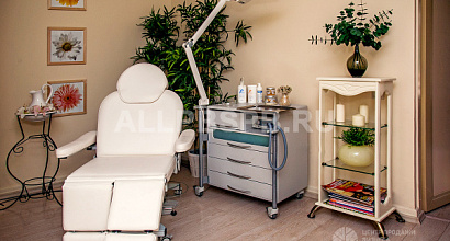 Полностью оборудованный, работающий салон красоты