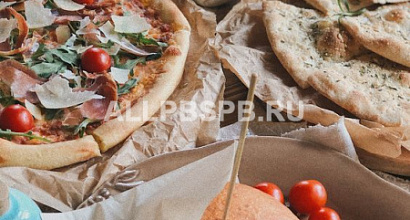 Просторный ресторан с дизайнерским ремонтом