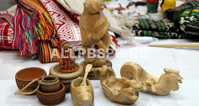 Сувенирная лавка у собора Спас-на-Крови