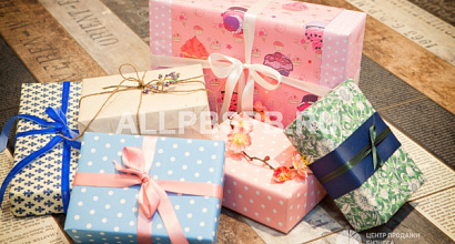 Торговый островок по упаковке подарков