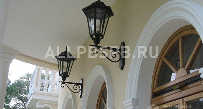 Продается роскошный 4-уровневый кирпичный особняк на берегу озера