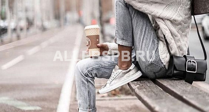 Точка кофе с собой в проходимом месте