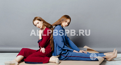 Концептуальный интернет-магазин дизайнерской одежды с оборудованием для шоу-рума