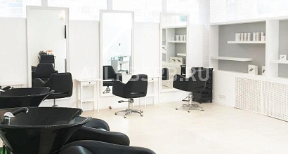 Готовый бизнес  функционирующий салон красоты (2 мин от садового)