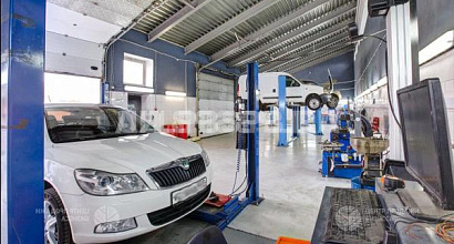 Готовый автосервис, огромная парковка.