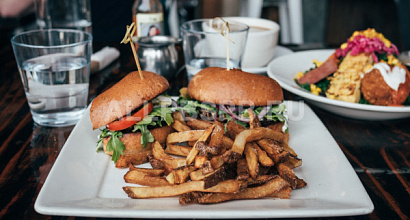 Бургерная в большом жилом комплексе