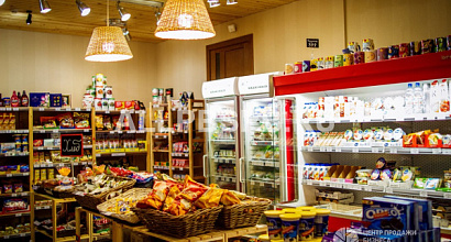 Продуктовый магазин у выхода из метро