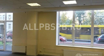 Сдается в аренду торговое помещение на первом этаже Бизнес Центра