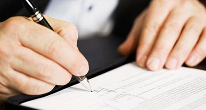 Продается пакет безналичных контрактов на обслуживание услугами такси гостиниц, кафе, кинотеатров, сети ресторанов.