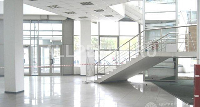 Аренда: 420 м, 220м-500м(Витрины50м, Н-4-8м) 