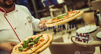 Пиццерия на выходе из крупного торгового центра