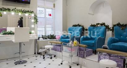 Успешный салон маникюра/педикюра/наращивания ресниц в центре Санкт-Петербурга