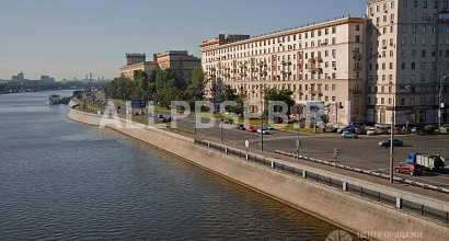 Продается здание 11.000м2 и земельный участок 2 Га (можно увеличить до 3,8Га) с арендатором