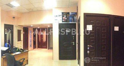 Продается  розничный магазин межкомнатных и входных дверей 