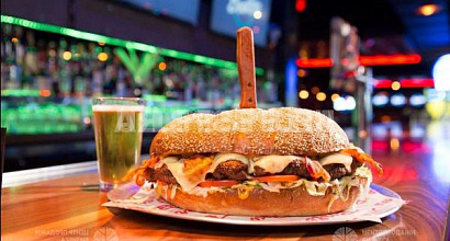 Бургер-бар в историческом районе города