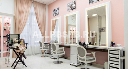 Салон красоты в популярном фитнес-центре с недорогой арендой