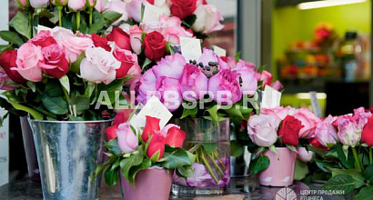 Магазин цветов и подарков недалеко от станции метро &quot;Площадь Ленина&quot;