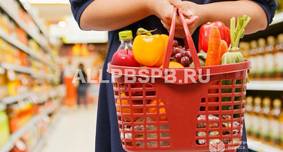 Продуктовый магазин в густонаселенном районе Санкт-Петербурга