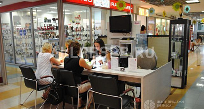 Продажа:  продается студия маникюра в тц, работающая с 2008г