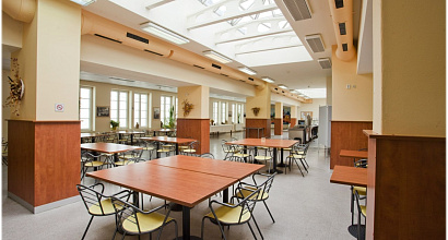 Столовая закрытого типа в центре города