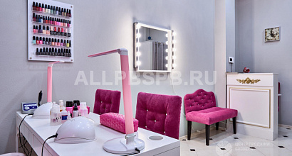 Студия маникюра известного бренда