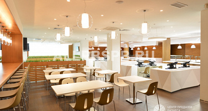 Современная столовая с отличной локацией