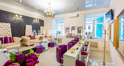 Студия маникюра-педикюра в проходном месте