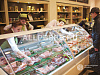 Отдел с колбасными и молочными продуктами