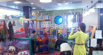 Продажа:  кафе+ детский игровой лабиринт на фудкорте 