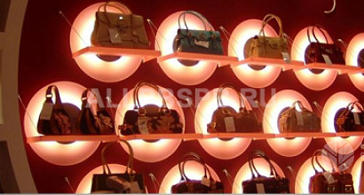 Магазин в сумок и чемоданов в крупном ТРЦ