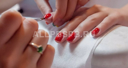 Студия маникюра в густонаселенном спальном районе