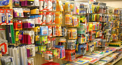 Популярный канцелярский магазин у метро Комендантский проспект