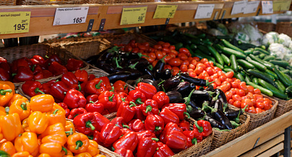 Магазин овощей, фруктов и финских товаров у метро Парнас